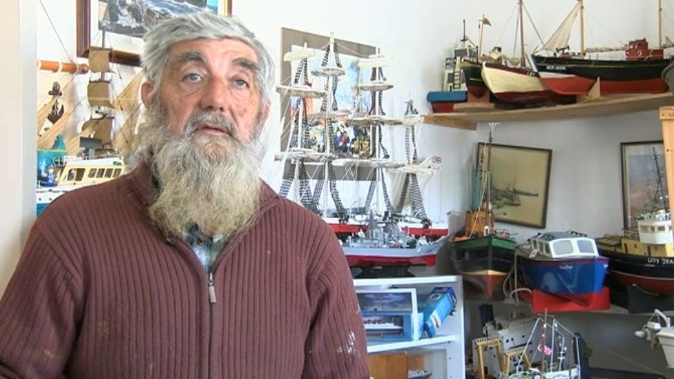 Ex-Grimsby trawlerman's 600 model boats to go under hammer - BBC News