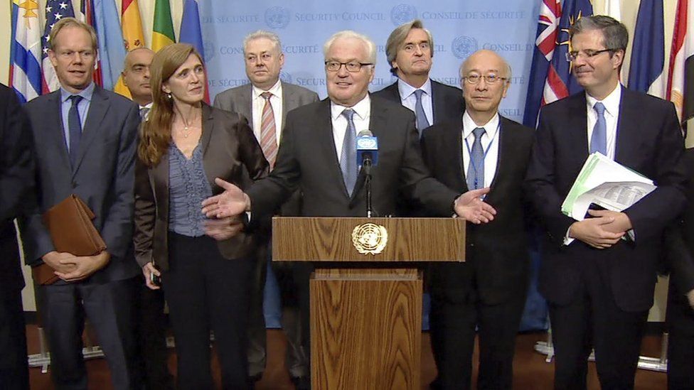 The members of the UN Security Council announce the decision at a podium, October 5, 2016