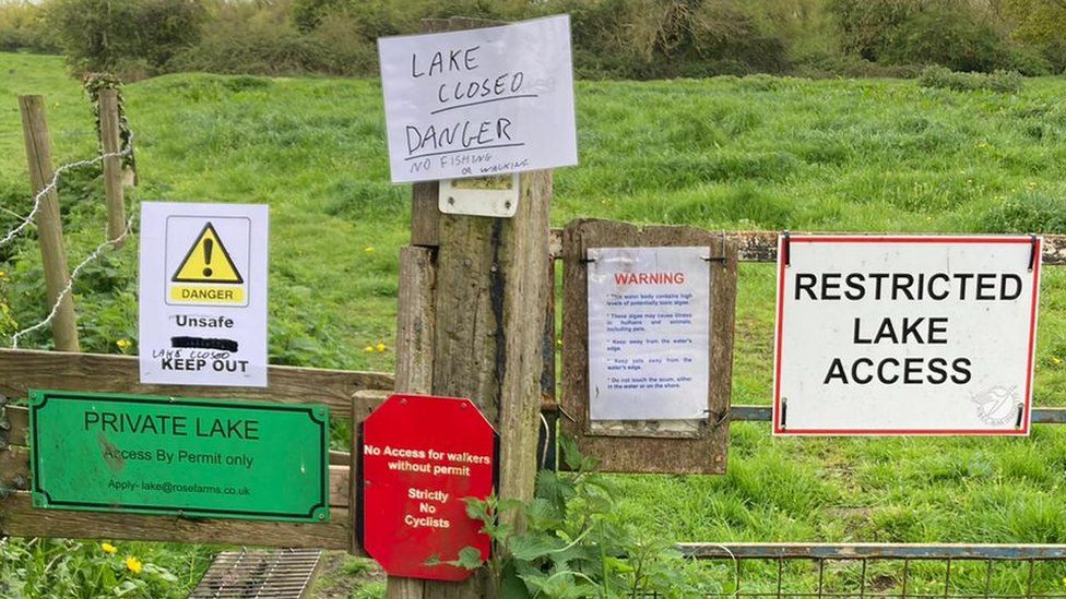 Signs at Fillingham Lake