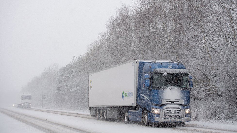 West Midlands snow shuts six Covid testing centres - BBC News