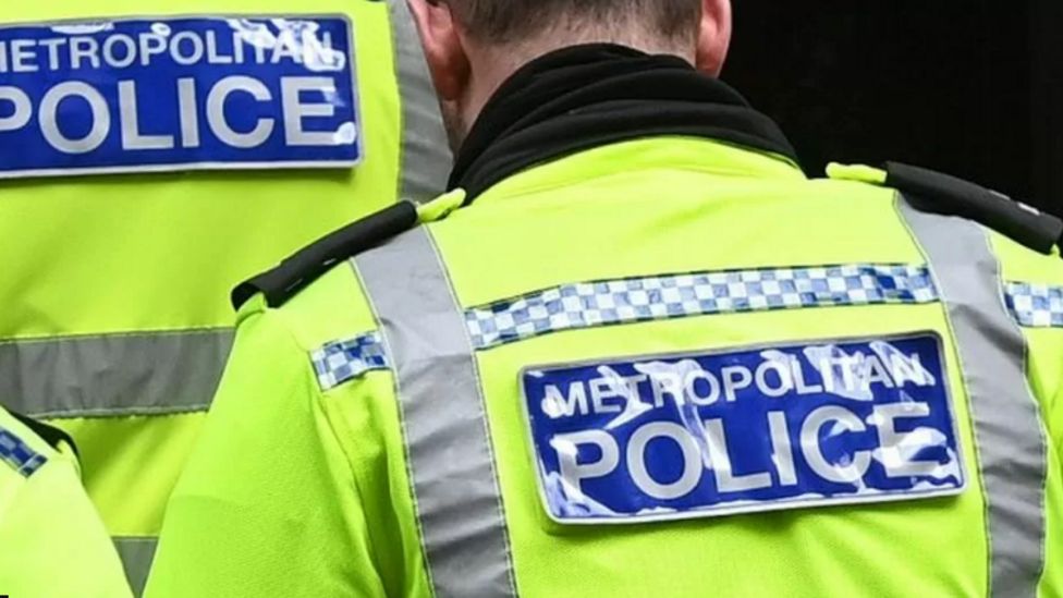 Met Police officer charged with rape and firearms offences - BBC News