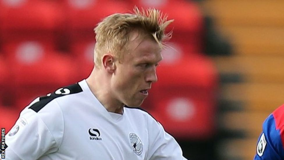 Wrexham 0-2 Gateshead - BBC Sport