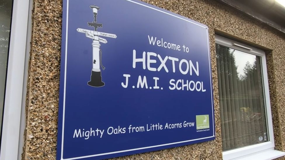 Hexton JMI school sign