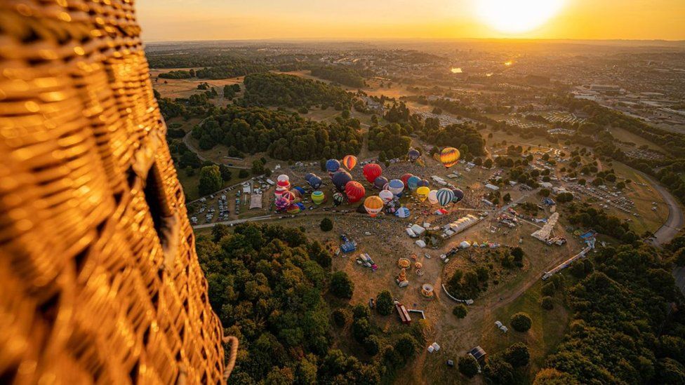 Ashton Court Park estate filled with hot air balloons