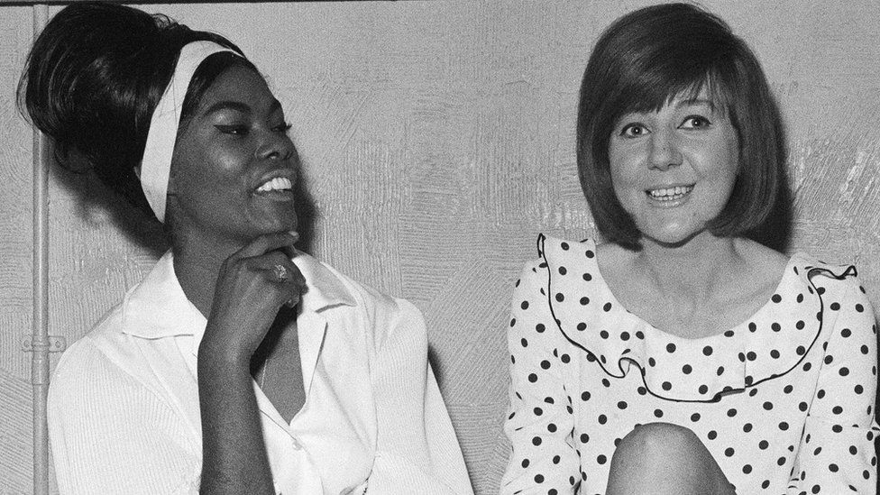 Dionne Warwick meets Cilla Black in 1964