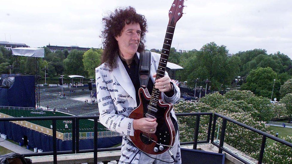 Brian May performing on the roof of Buckingham Palace for the Golden Jubilee in 2002