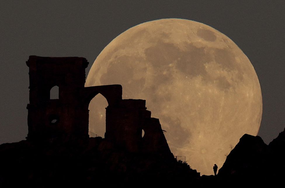 The Wolf Moon rises in Cheshire