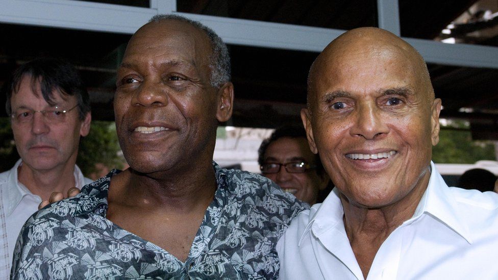US actor Danny Glover (L) and US actor and musician Harry Belafonte (R) pose, on September 18, 2009 in Havana