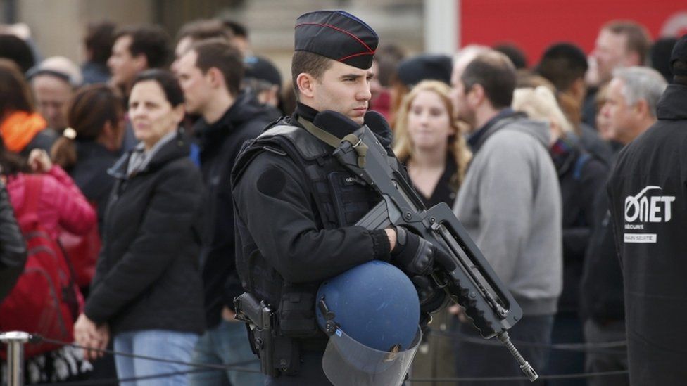 Paris Attacks: France Mobilises 115,000 Security Personnel - BBC News