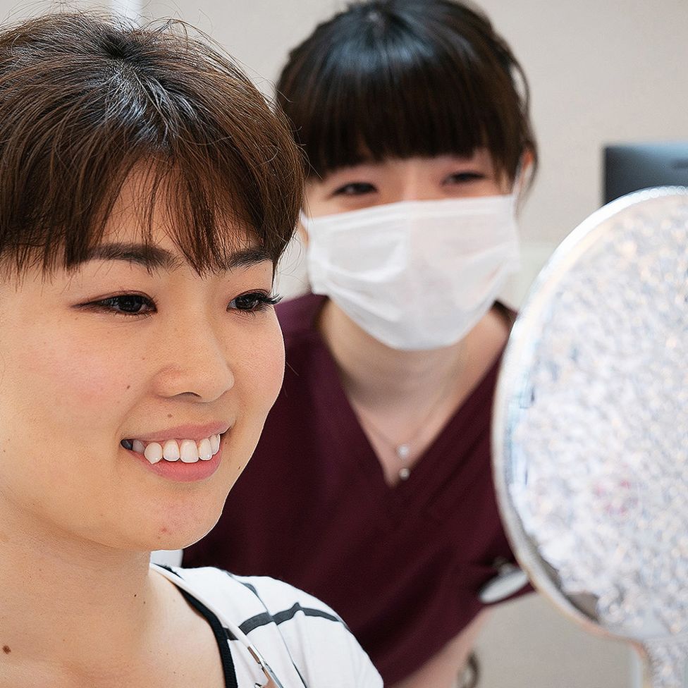 Yaeba dentistry: The appeal of pointy teeth - BBC News