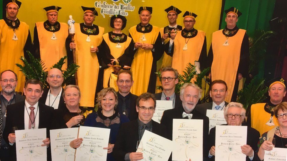 A class picture of the Pouilly wine-makers brotherhood