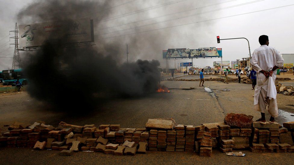 A Sudanese protester stands near a barricade on a street, demanding that the country"s Transitional Military Council handover power to civilians, in Khartoum, Sudan June 4, 2019.