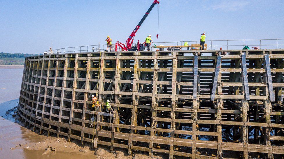 Repair works on the Sharpness Docks