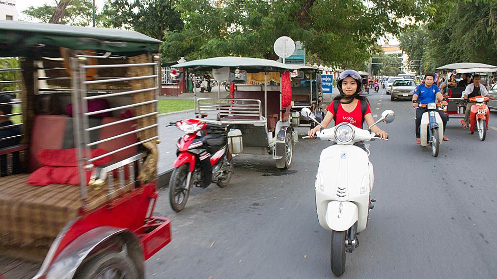Phnom Penh's No 1 ladies taxi scooter agency - BBC News