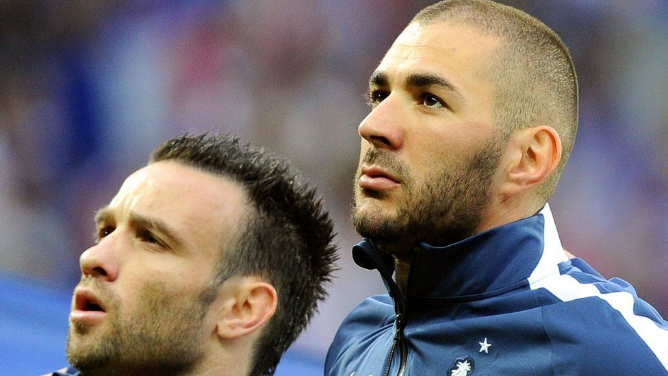 Mathieu Valbuena (L) and Karim Benzema before a France international in 2014