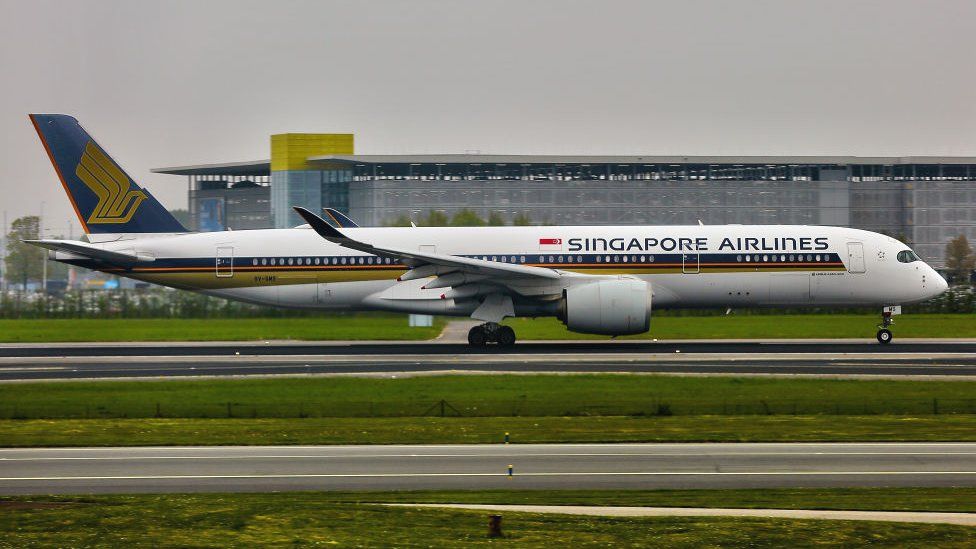 Самолет Airbus A350-941 Singapore Airlines в аэропорту Амстердама Схипхол в Амстердаме, Нидерланды.