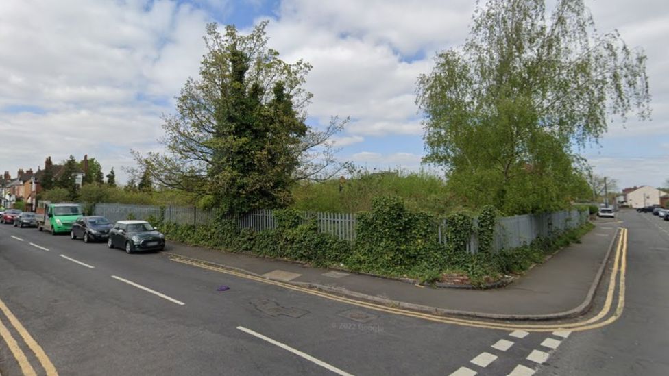 Plans to redevelop Coventry secondary school approved - BBC News