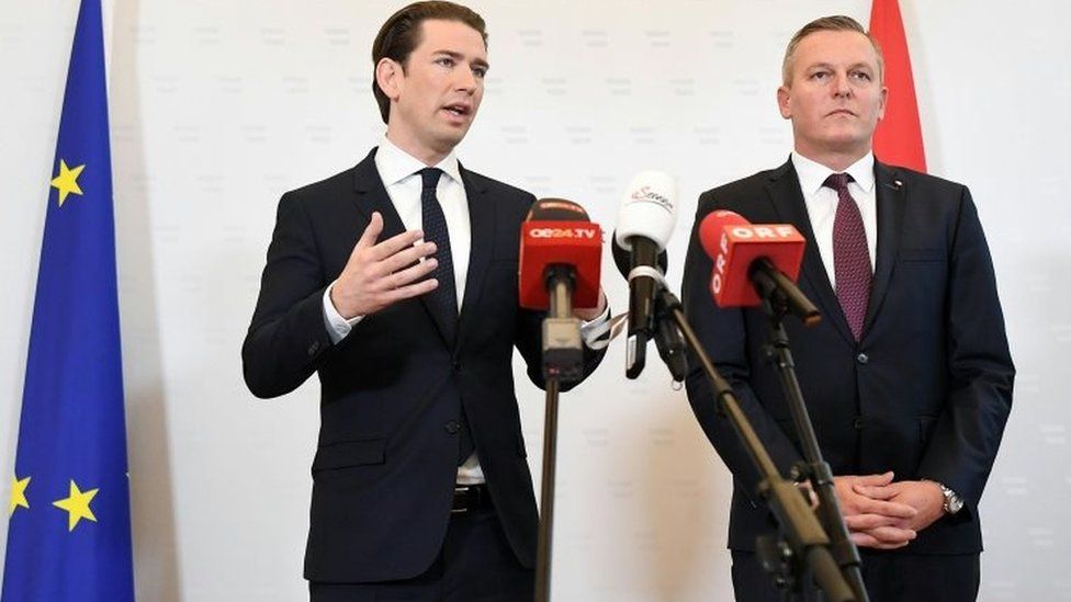 Austrian Chancellor Sebastian Kurz (left) and Defence Minister Mario Kunasek at a press conference in Vienna. Photo: 9 November 2018