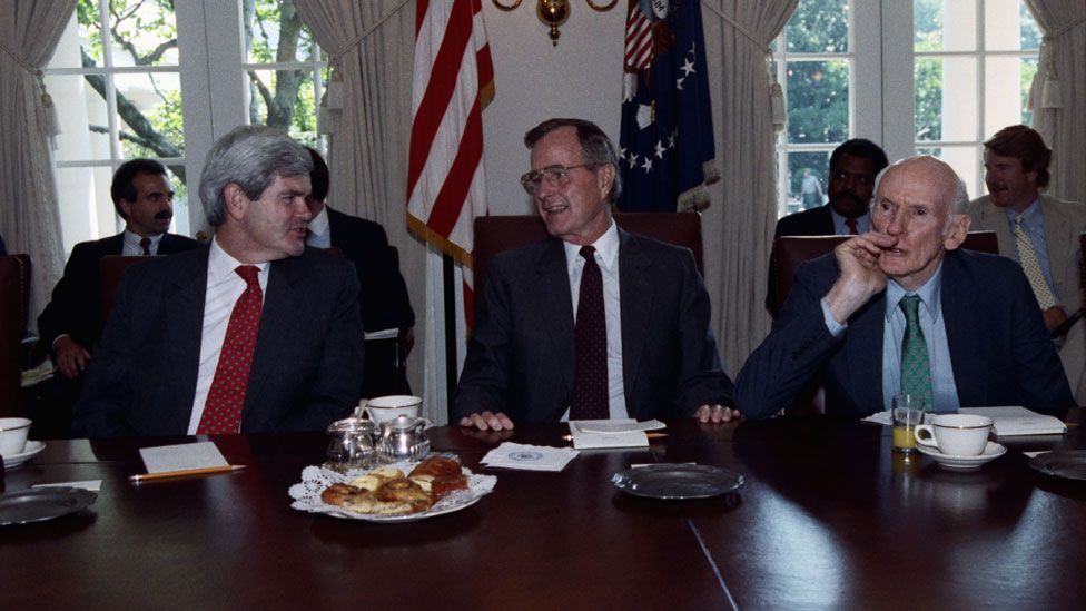 Bush (centre) with Newt Gingrich (left) at a meeting with congressional leaders in 1990