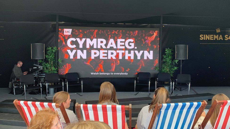 Welsh language banner