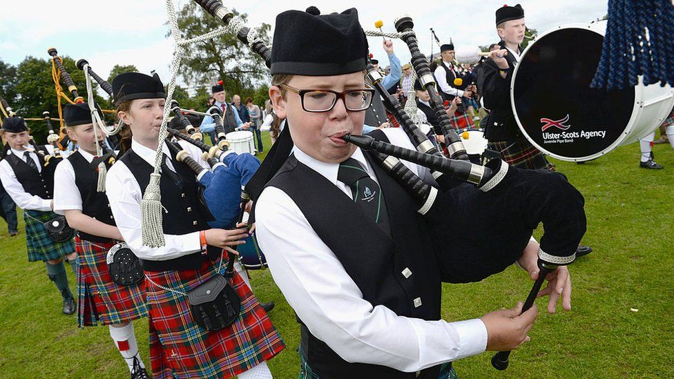 In pictures Pipe band world champions 2022 are crowned BBC News