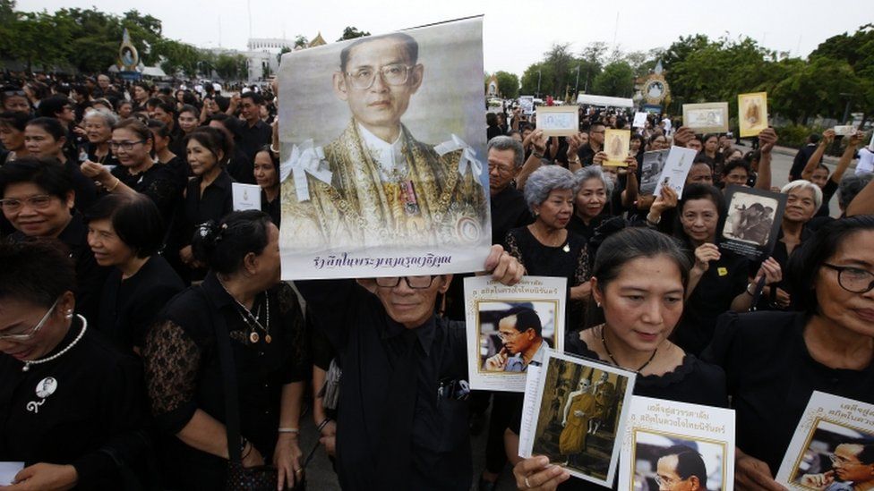 Thais mourn King Bhumibol who died last year and is hugely revered