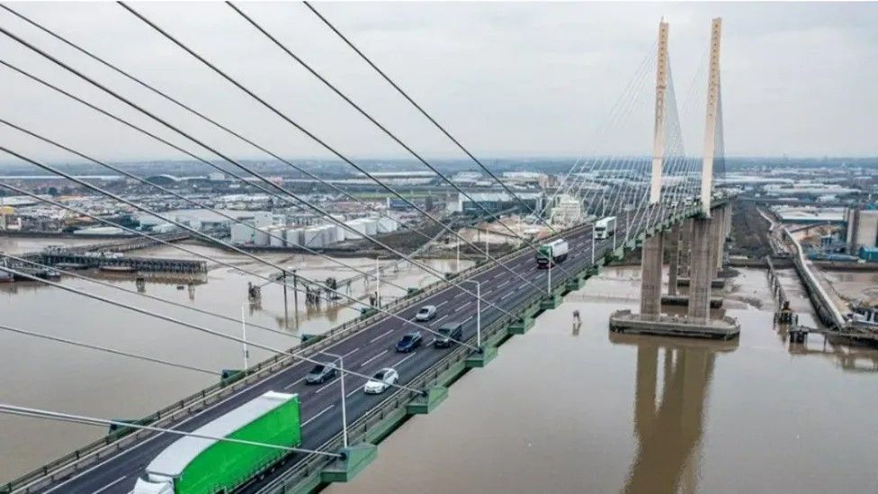 Long delays after police incident on Dartford Crossing - BBC News