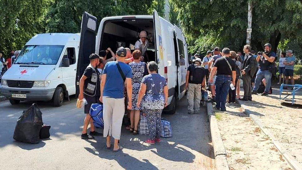 A number of residents left Slovyansk on Wednesday morning as authorities urged people to leave