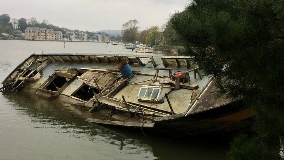 Abandoned boat Durandal in Truro River is removed - BBC News