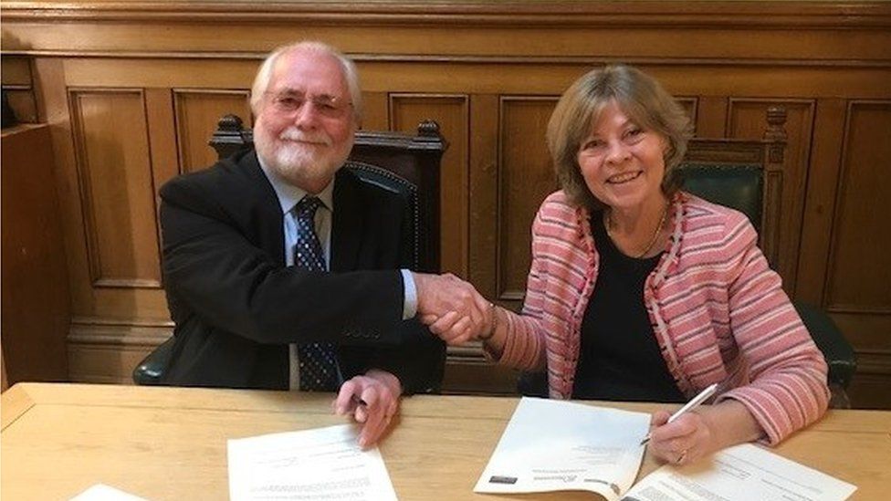 The memorandum of understanding was signed by Warwickshire County Council leader Izzi Seccombe and chair of the WMFRA, Councillor John Edwards
