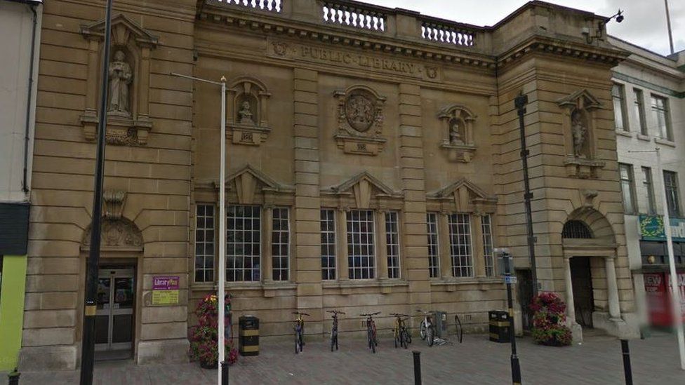 Northamptonshire libraries 'could be community-run' - BBC News