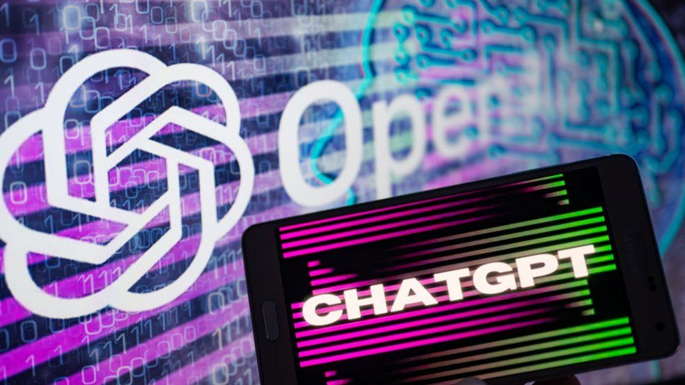 ChatGPT com logotipo OpenAI em segundo plano