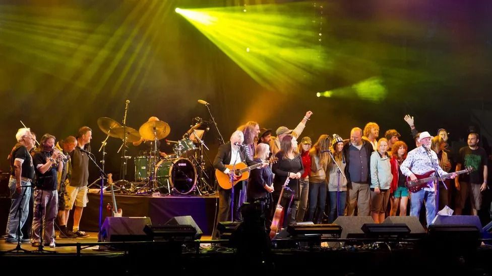 Fairport convention, as well as various other musicians, all on stage from a previous edition of cropredy.