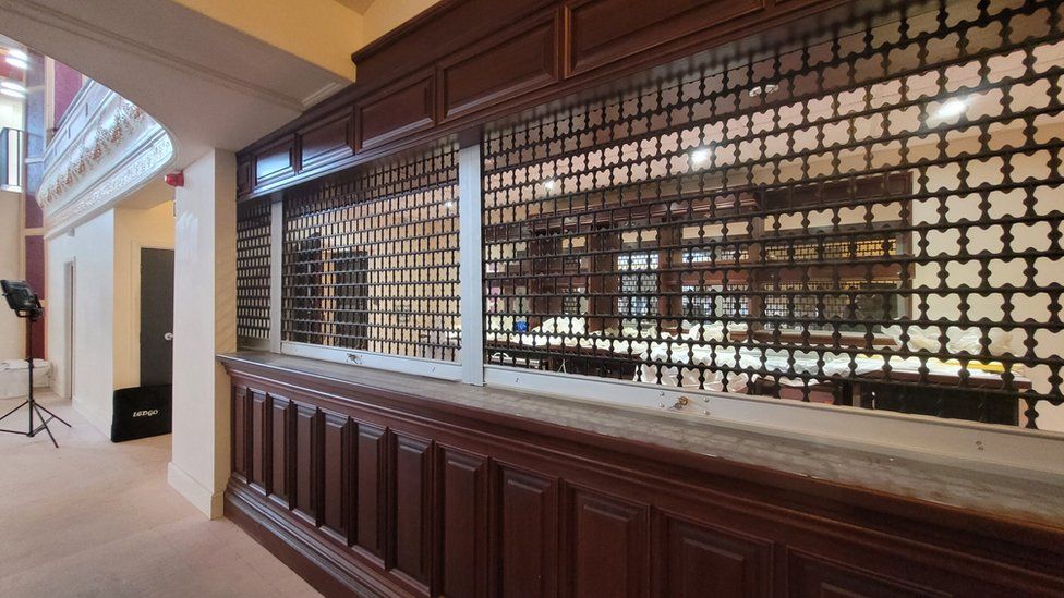 King's Theatre in Gainsborough receives costcutting makeover BBC News