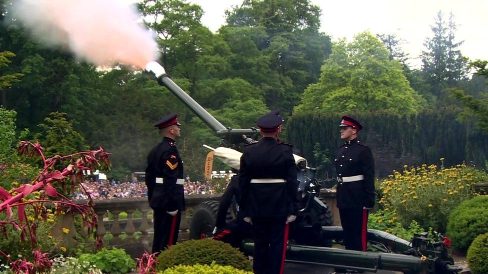 Crowds gathered in the grounds of Hillsborough Castle to see a gun salute