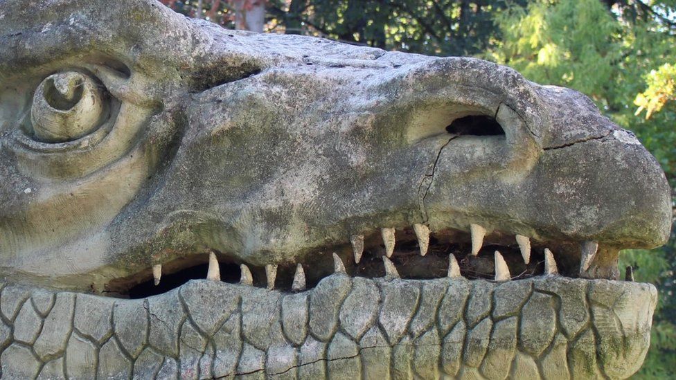 Life Sized Crystal Palace Park Dinosaur Sculpture Damaged Bbc News