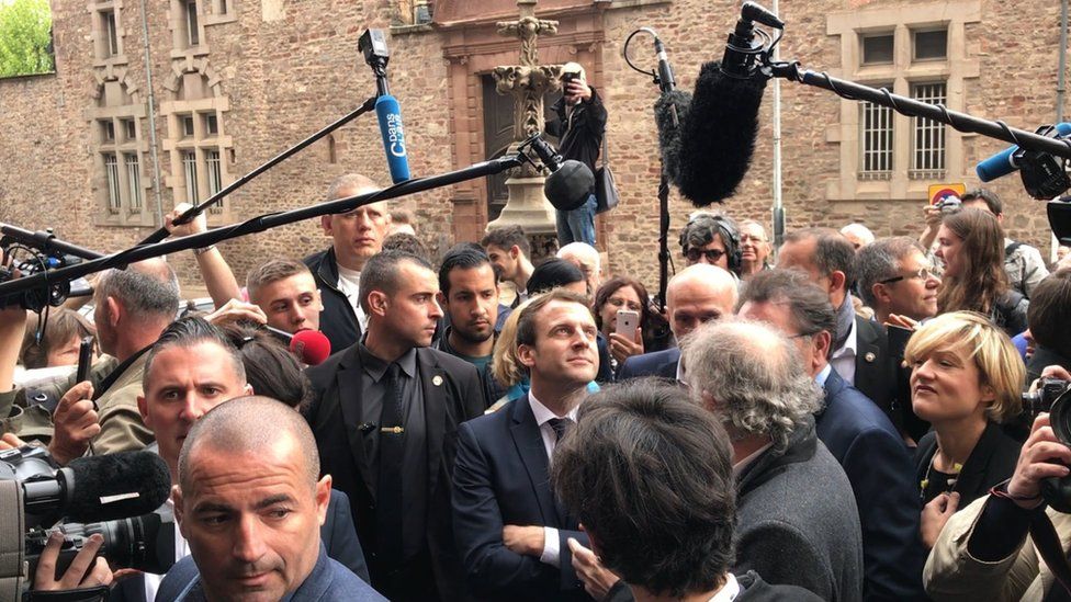 Emmanuel Macron (centre) outside Rodez cathedral in southern France (5 May 2017)