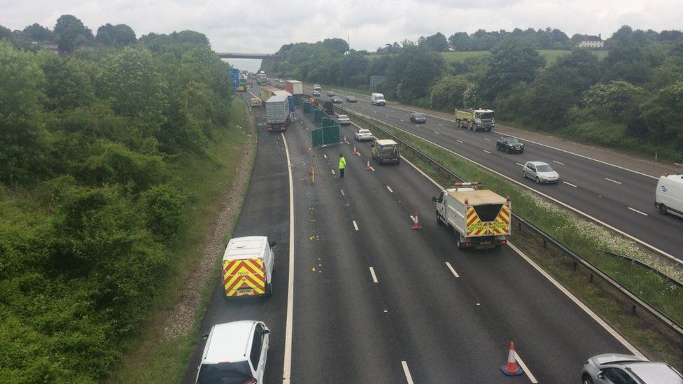 M3 near Winchester closed after serious crash BBC News