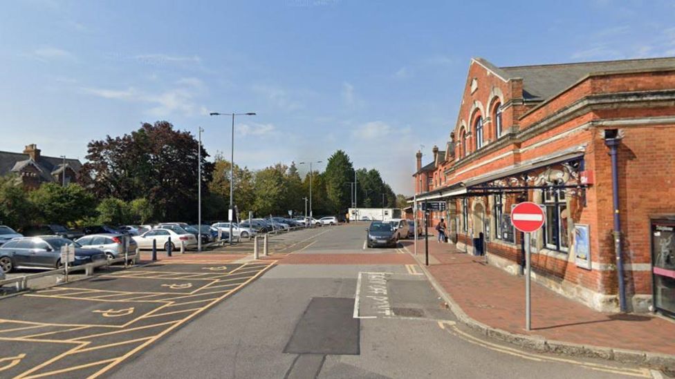 Plans for Salisbury Station Forecourt go on display - BBC News