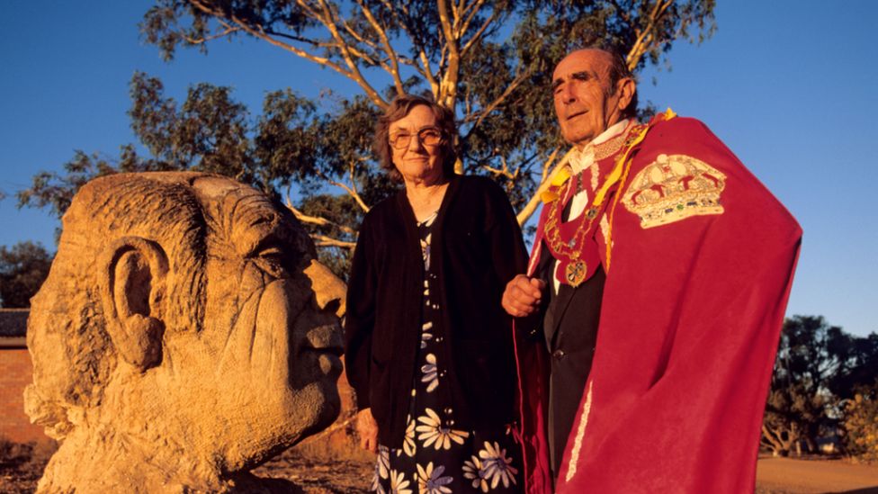 Prince Leonard in red robes and his late wife, Princess Shirley