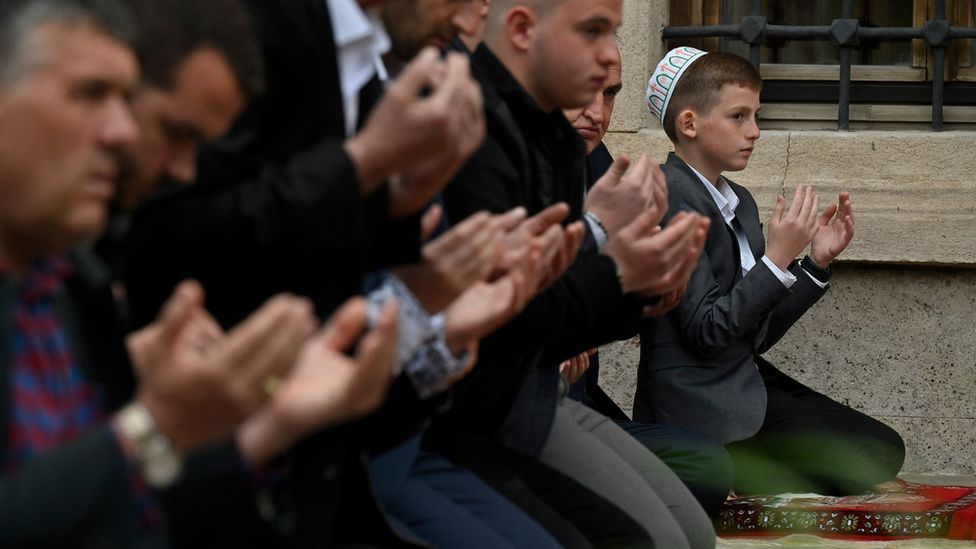 Albanian Muslims praying