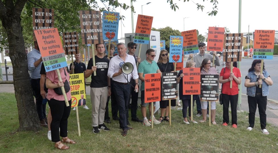 Residents protest over Ipswich tower block 'cladding jail' BBC News