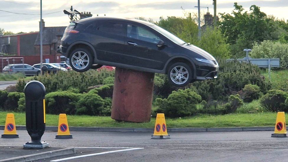 Car on plinth