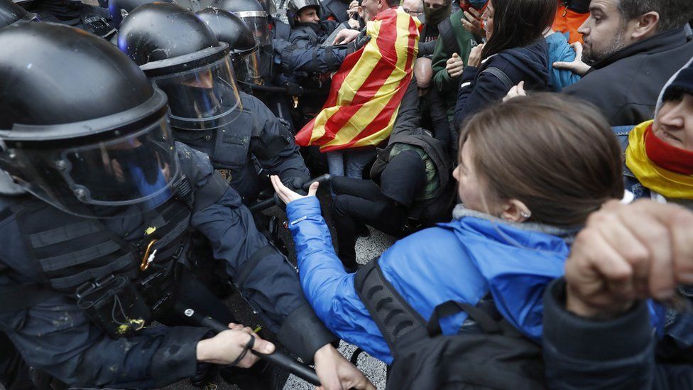 Catalonia riot police members and protesters clash during a protest against the detention of former Catalan leader Carles Puigdemont at the Spanish Government Delegation in the Autonomous Community of Catalonia in Barcelona, Catalonia, north eastern Spain, 25 March 2018.