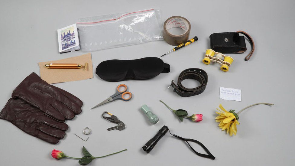 Various items carried by Keio Nei