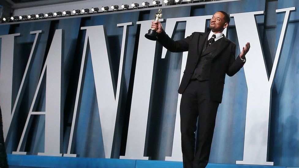 Will Smith posing with his statuette outside Vanity Fair's Oscars party