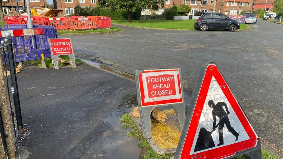 Roadworks sign on Westlands Drive