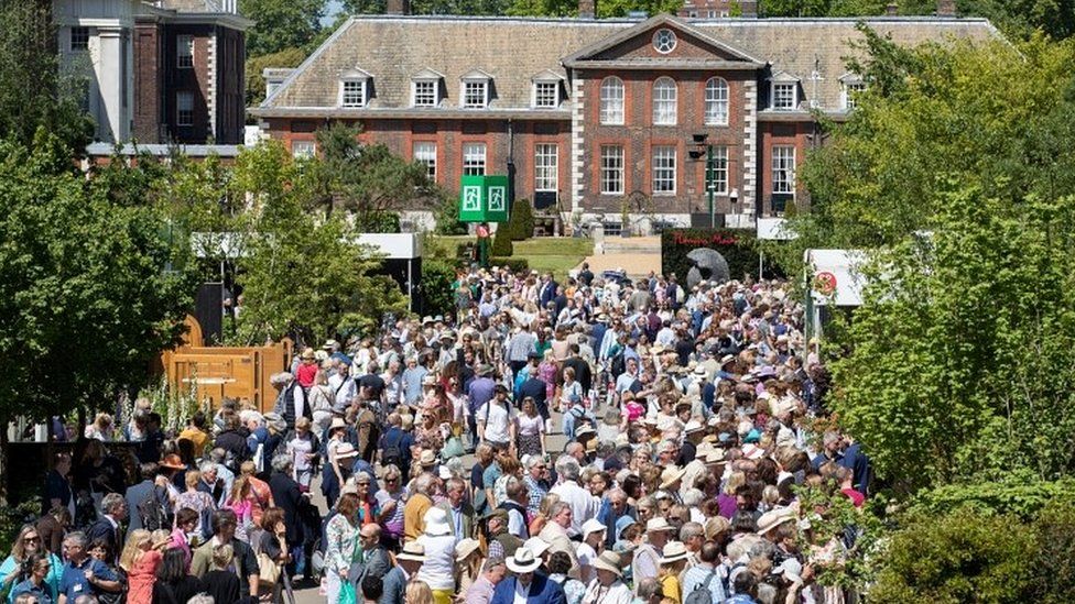 Crowds at Chelsea Flower Show