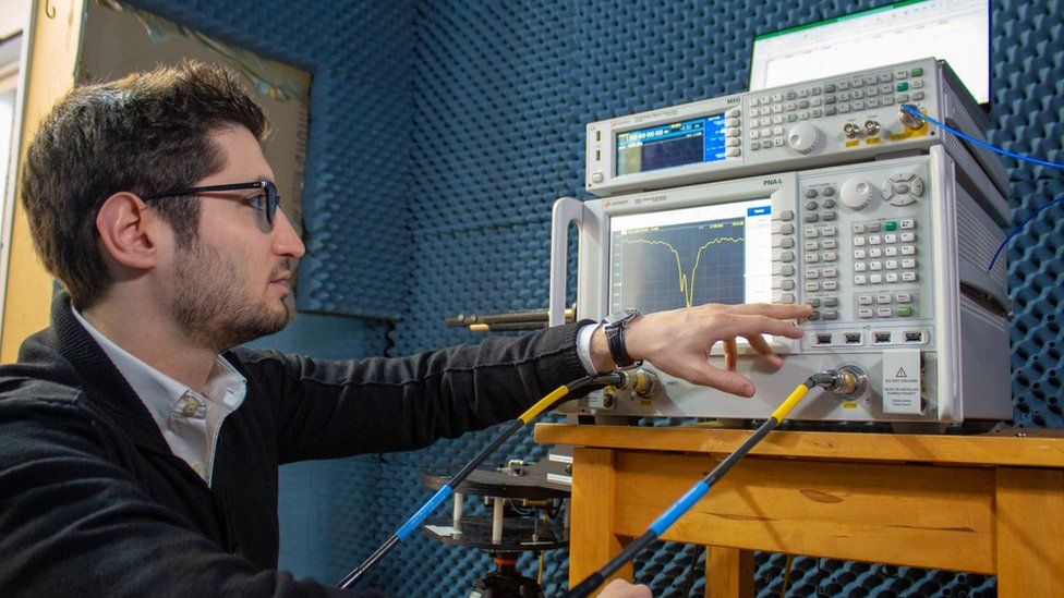 Samuel Rotenberg working in the lab