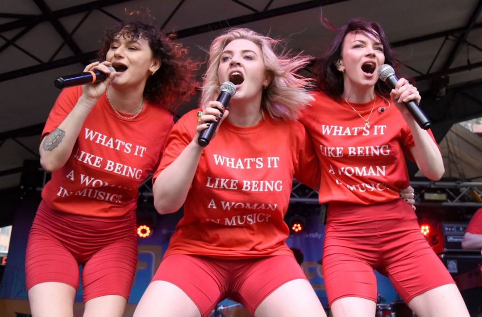 Self Esteem The bigger I get, the more threatening I BBC News